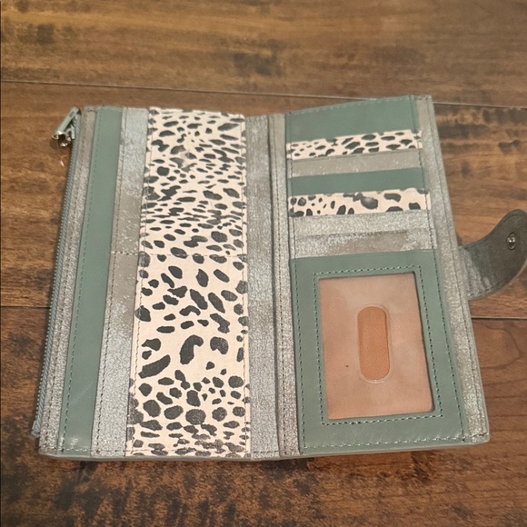 Hobo Women’s Elegant Distressed Grayish Animal Print With Green Leather Wallet. - Picture 3 of 9